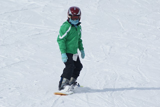 Dítě na snowboardu